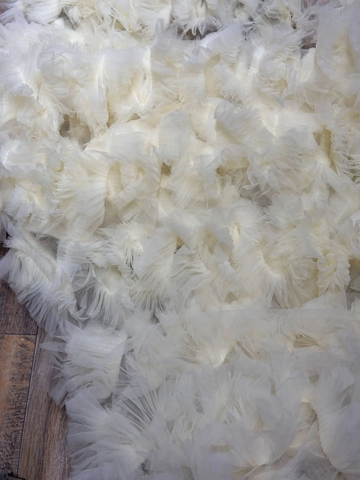 ruban tulle blanc noir rose bleu clair plissé texture ondulée opacité élégant décoration mariage
