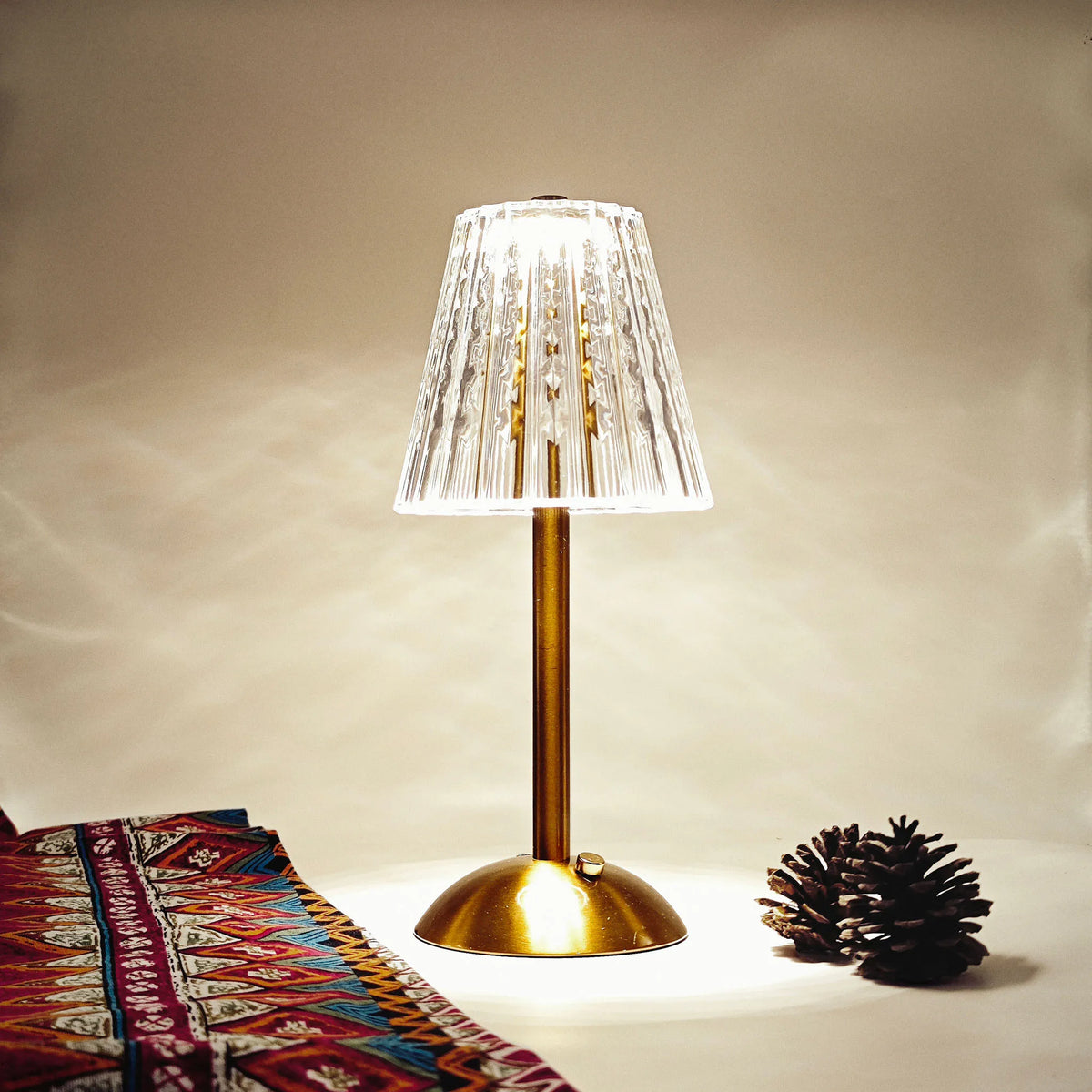 Lampe de chevet avec cristal diamant en lumière chaude