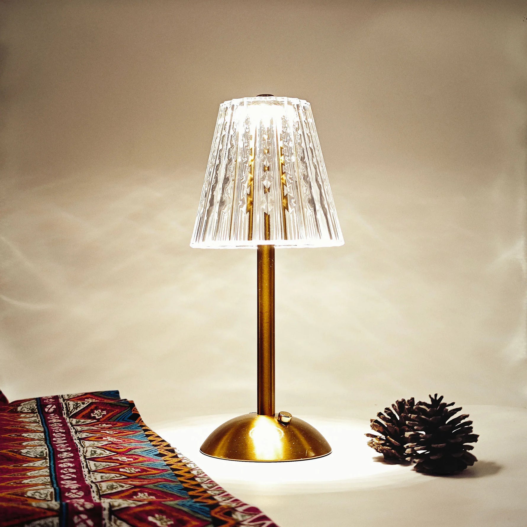 Lampe de chevet avec cristal diamant en lumière chaude
