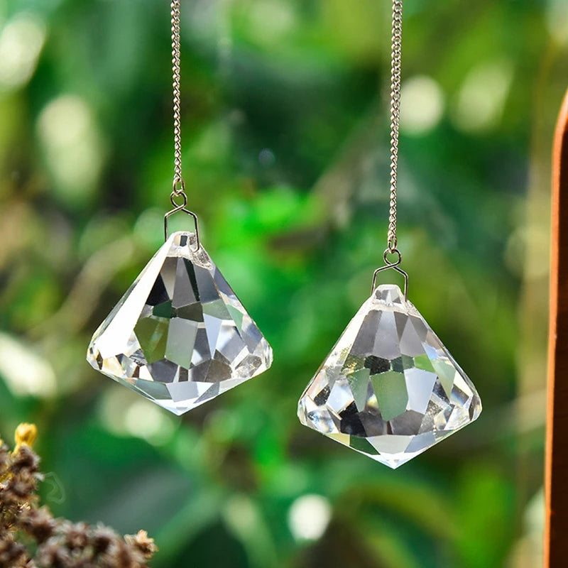 pendentif décoratif cristal transparent multicolore reflets colorés chaîne métallique suspension maison jardin moderne élégant