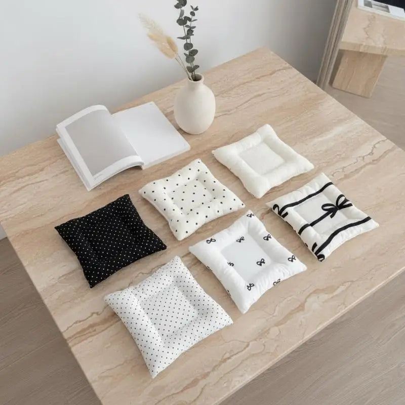 coussin protection blanc noir points noeuds chic moderne
