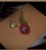 cadres décoratifs vintage ornementaux motifs floraux couleur or rouge marron