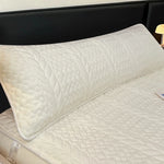 coussin long rectangulaire blanc gris bleu rose violet motif géométrique moderne lit chambre