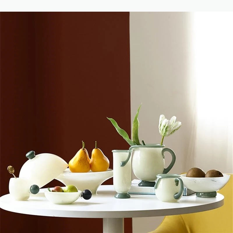 ensemble vaisselle céramique vert clair tasses bol carafe couvercle plateau fruits bougie fleur artificielle