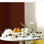 ensemble vaisselle céramique vert clair tasses bol carafe couvercle plateau fruits bougie fleur artificielle