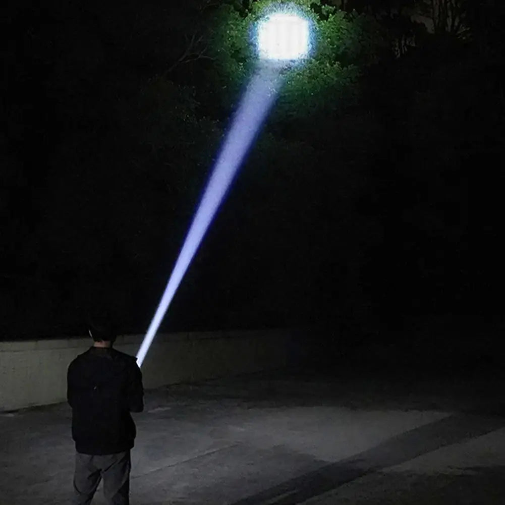 lampe torche blanc moderne batterie intégrée 1200mAh distance éclairage 50m lumiere 160 lumens
