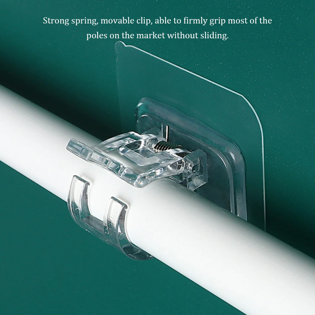 Support de tringle à rideau installé sur un mur de salle de bain