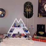 étagère murale noire dorée ornementations astrologiques pendeloques semi précieuses artisanal