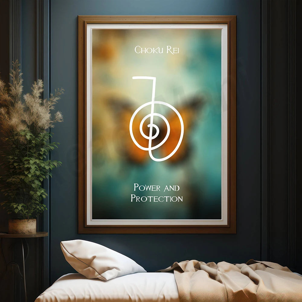 Cette image représente un poster décoratif avec le symbole Choku Rei et le texte "Power and Protection" sur un fond flou coloré, dans un bel intérieur.