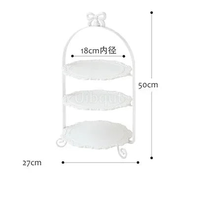 support desserts blanc doré vintage assiettes dentelle élégantes gâteaux crème glacée