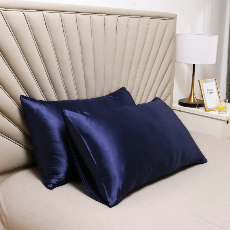 housses coussin satinées bleu marine pièces moderne literie opaques fixations