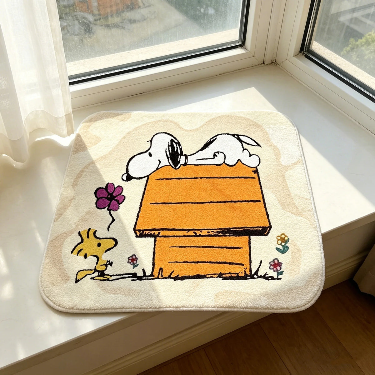 tapis snoopy motif dessin animé maison blanc rouge noir orange bleu