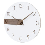 horloge murale moderne minimaliste blanc marron numéros dorés aiguilles bois texturée silent contemporain