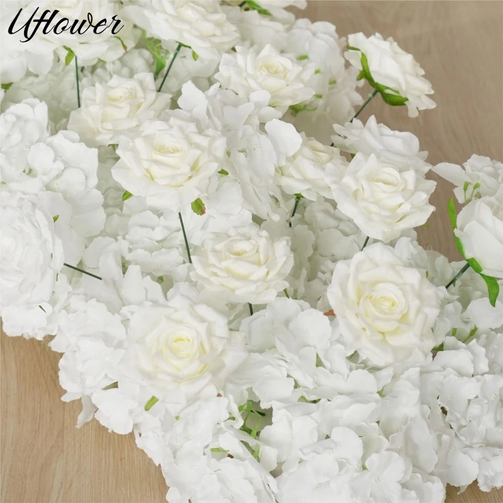 Rangée de fleurs artificielles vertes et noires