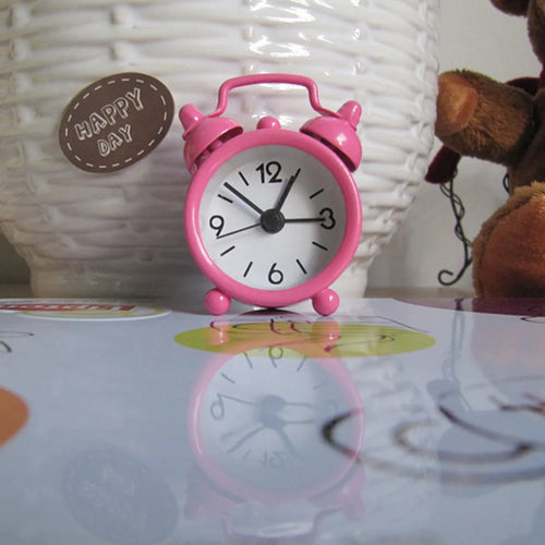 horloge réveil quartz classique couleur blanc noir rouge vert bleu poignée aiguille simple vintage