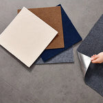 tapis carré adhésif 30x30 cm motif carreaux noir blanc décoration sol intérieur maison moderne