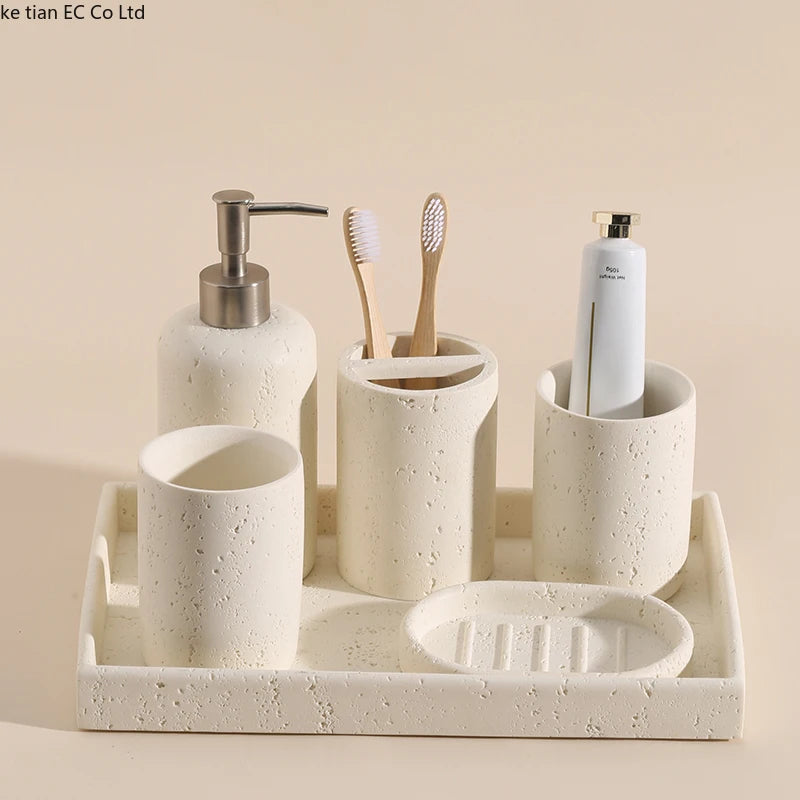 ensemble salle bain moderne brosse dents pot dentifrice distributeur savon blanc crème grain ciment