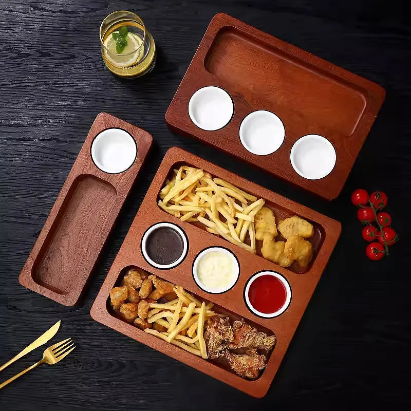 assiettes repas bois compartiments marron modernes rustiques servir frites poulet carottes sauces