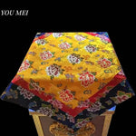 tapis traditionnel brodé patchwork géométrique couleurs vives élégant table manger