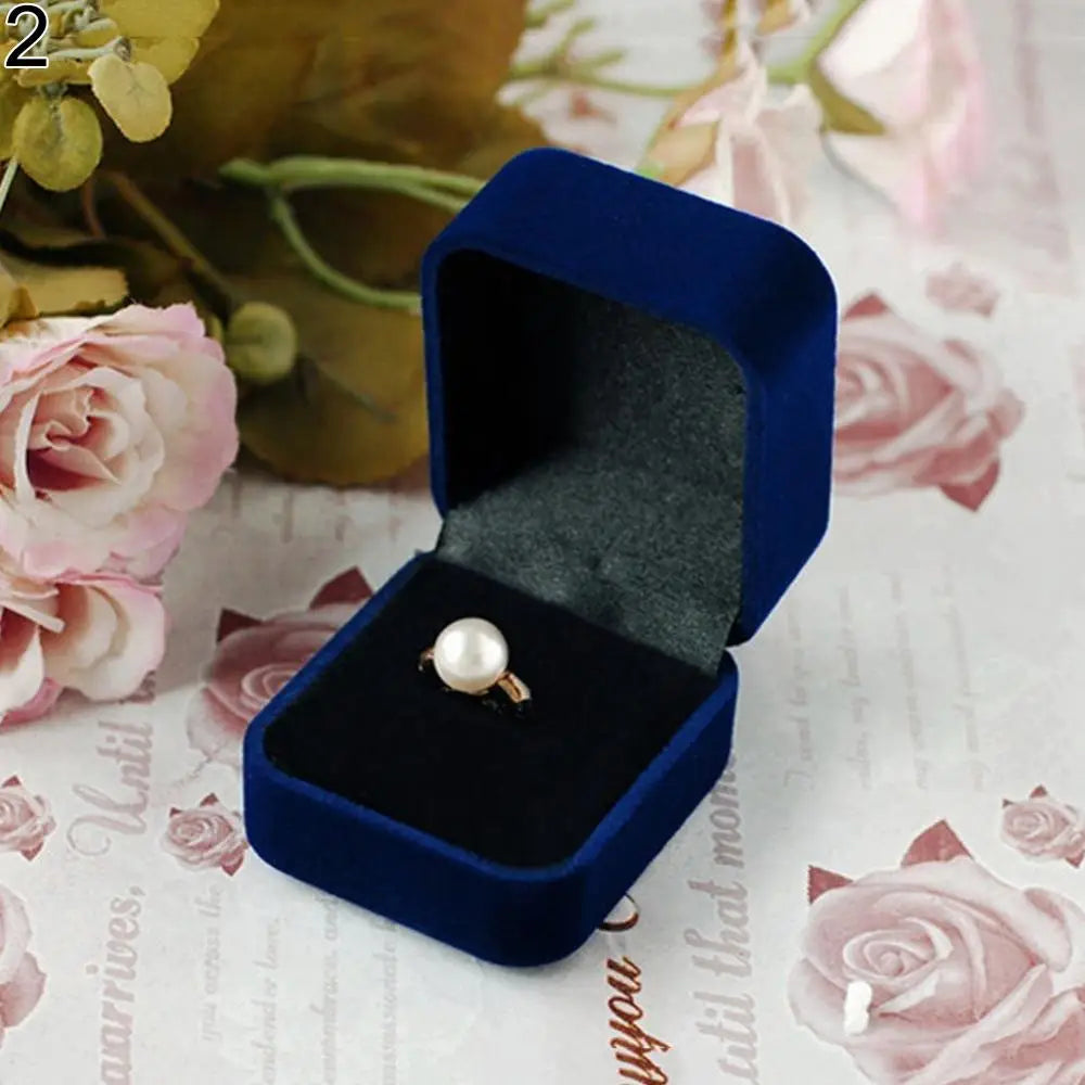 boîtes bijoux velours rouge beige gris classique opaques rangement bague anneau oreilles