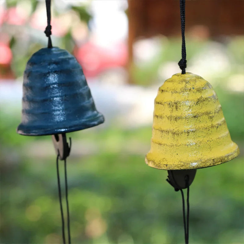 cloches vent japonaises vert bleu jaune motifs géométriques texture rugueuse cordelette décoration extérieure classique