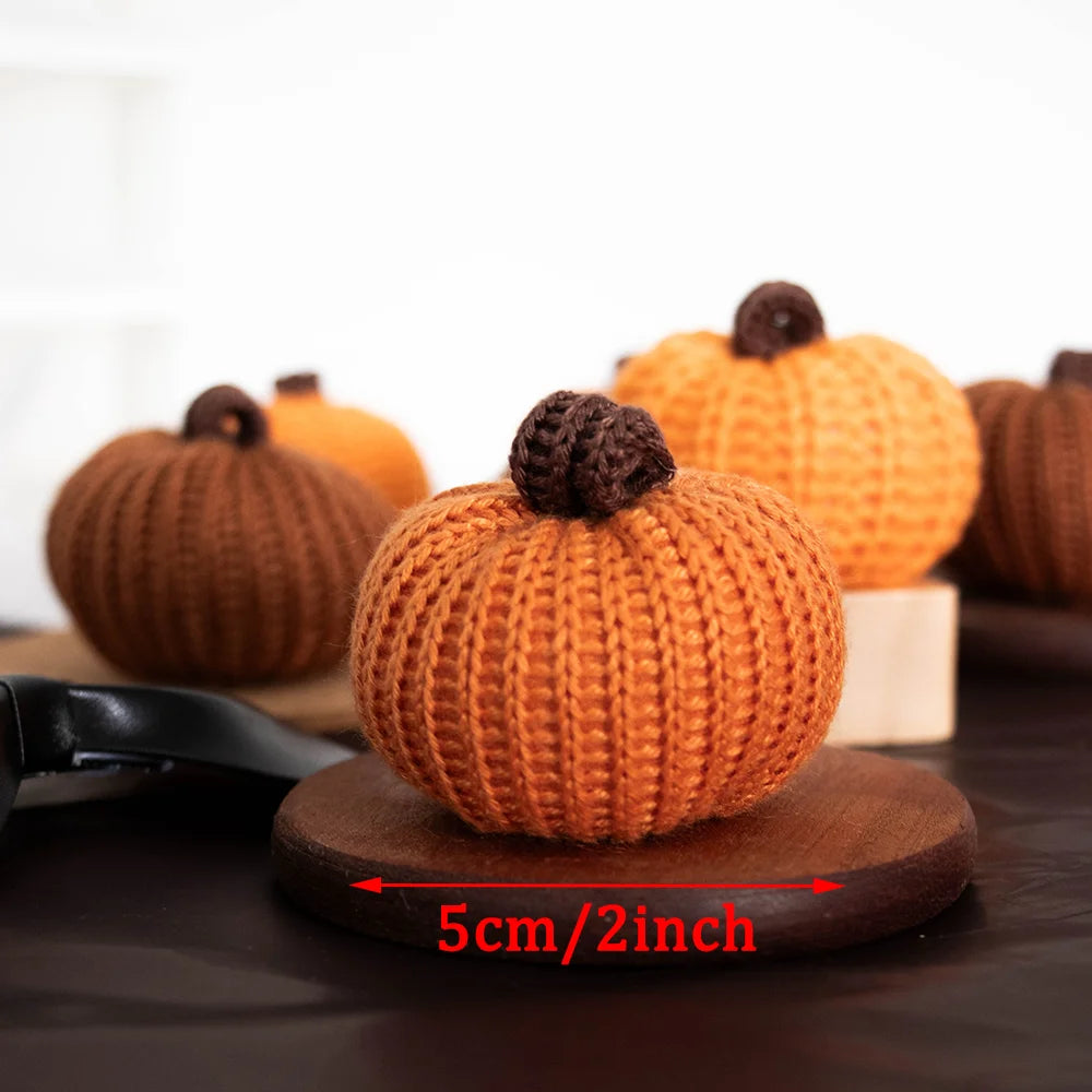 décoration automne citrouilles tricotées orange marron festive halloween anniversaire noël trame artisanale mur cheminée
