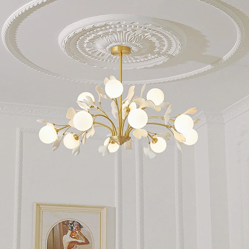 lampe suspendue contemporaine or blanc fleurs opalescente 10 têtes chaîne neutre