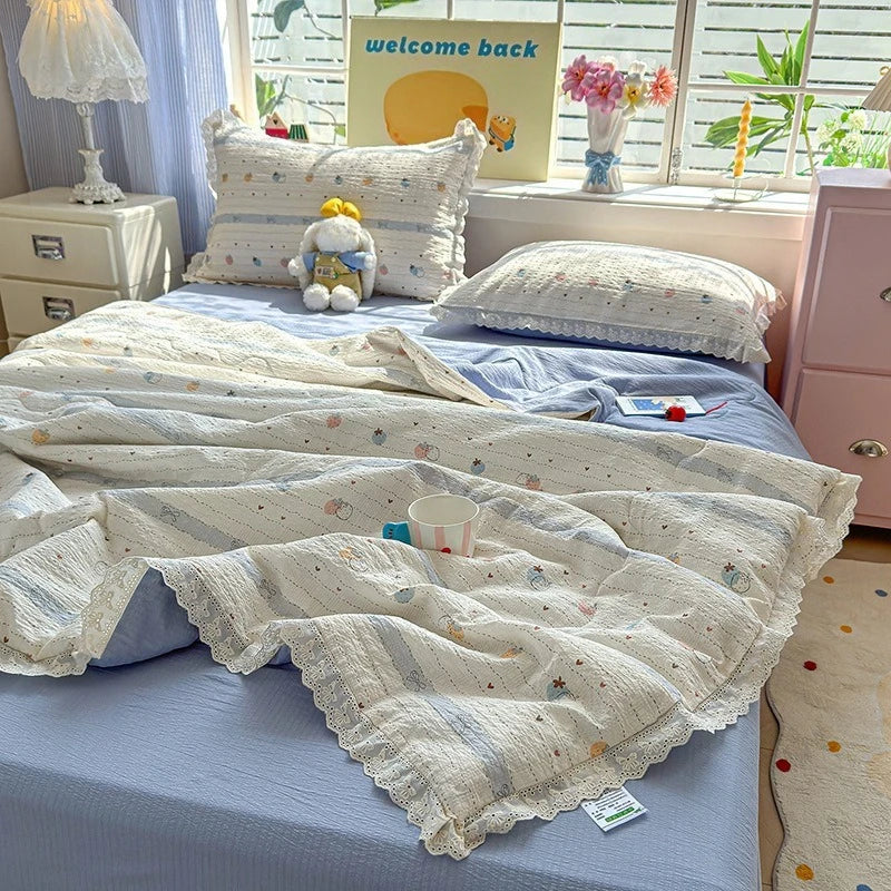 litre couverture fleurs romantique gris rouge blanc dentelle bordure chambre fille