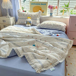litre couverture fleurs romantique gris rouge blanc dentelle bordure chambre fille
