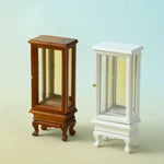 meubles miniatures classiques vintage marron clair blanc rouge orange vitre transparente tiroirs portes étagères