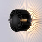 lampe murale moderne structure circulaire lamelles rayonnantes couleur dorée éclairage chambre étude