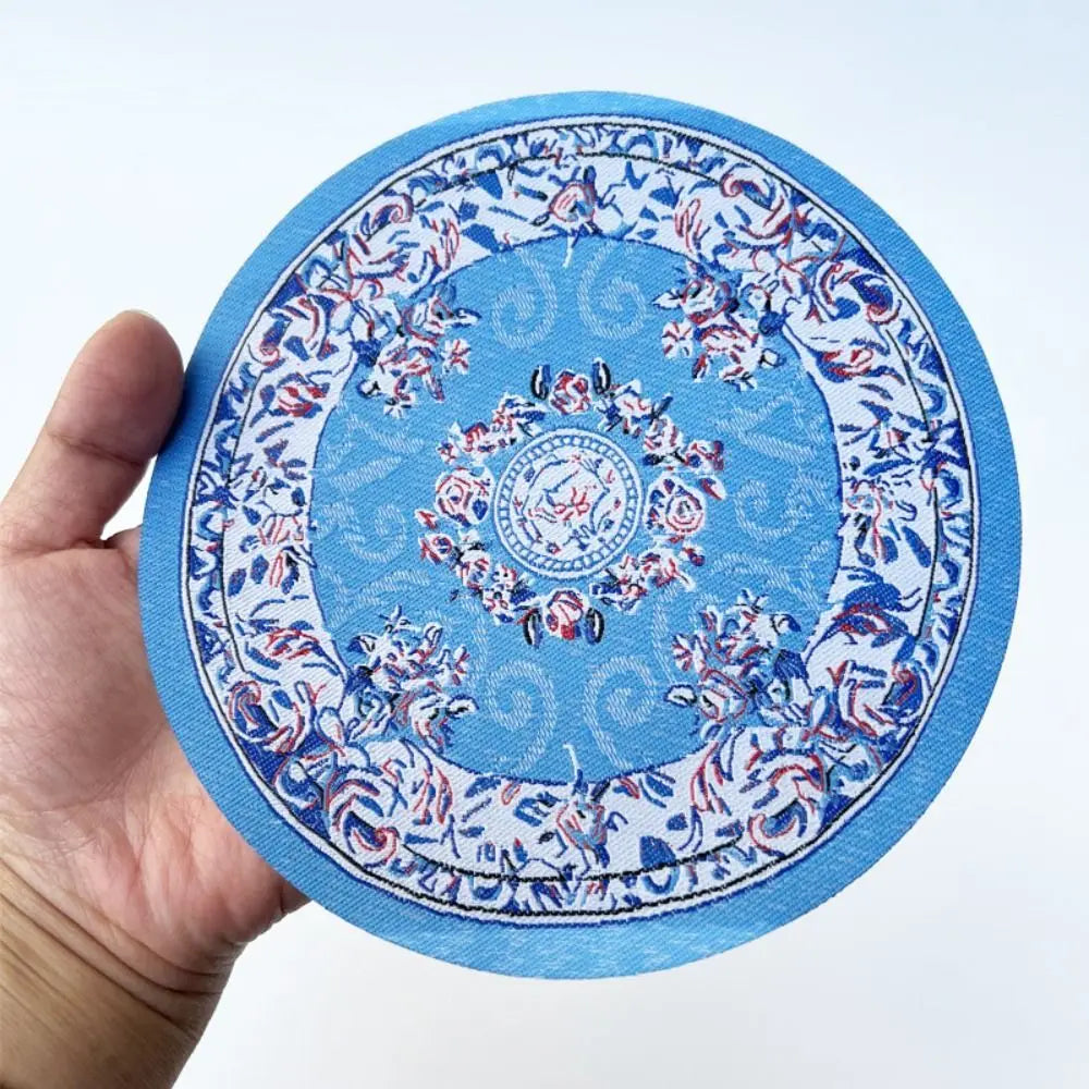 tapis table rouge rose vert bleuclair bleufoncé floral géométrique classique traditionnel