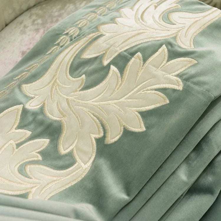 rideau velours vert clair broderie florale élégant classique moderne fenêtre salon maison luxe
