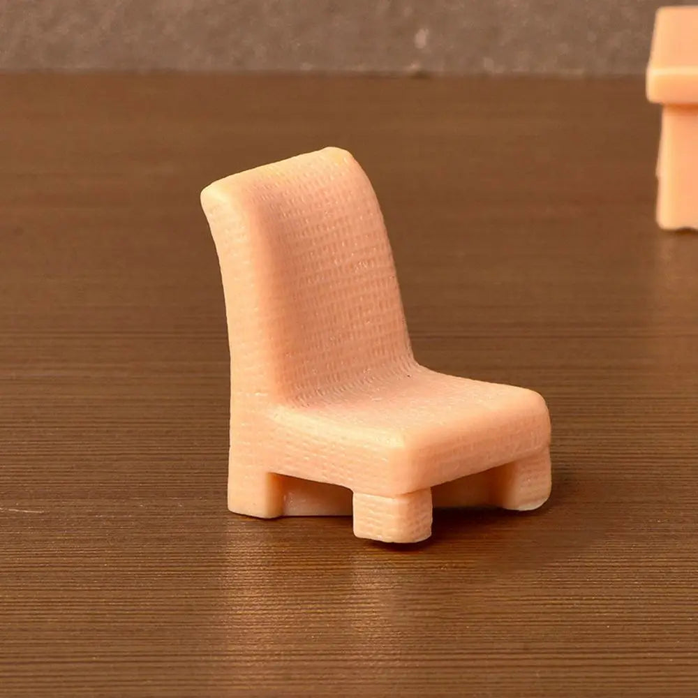 figurines chats résine miniature table deco maison blanc taches colorées opaques erotique