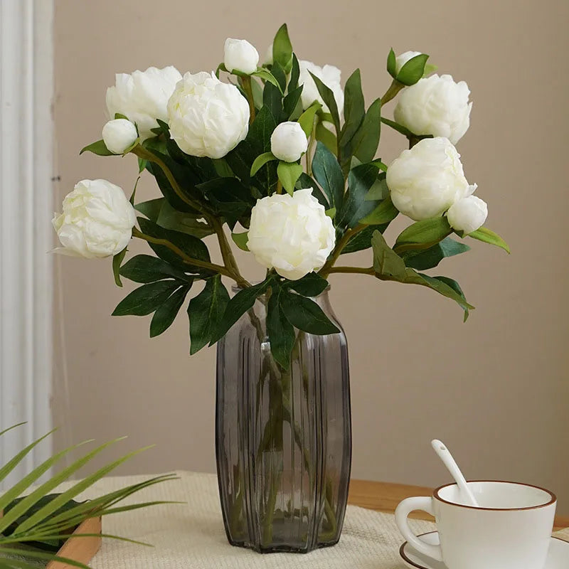 décoration intérieure bouquet artificiel pivoine rose blanc vert naturel vase transparent