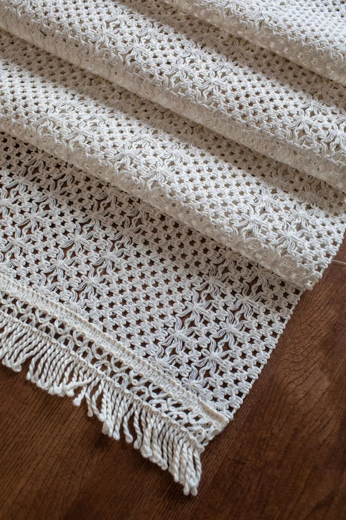 serviette table blanche crochetée motifs floraux traditionnelle maison isolation couverture festive decoration mariage fete