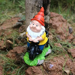décoration jardin gnome moto rouge veste jaune pantalon bleu barbe blanche fleurs jaunes