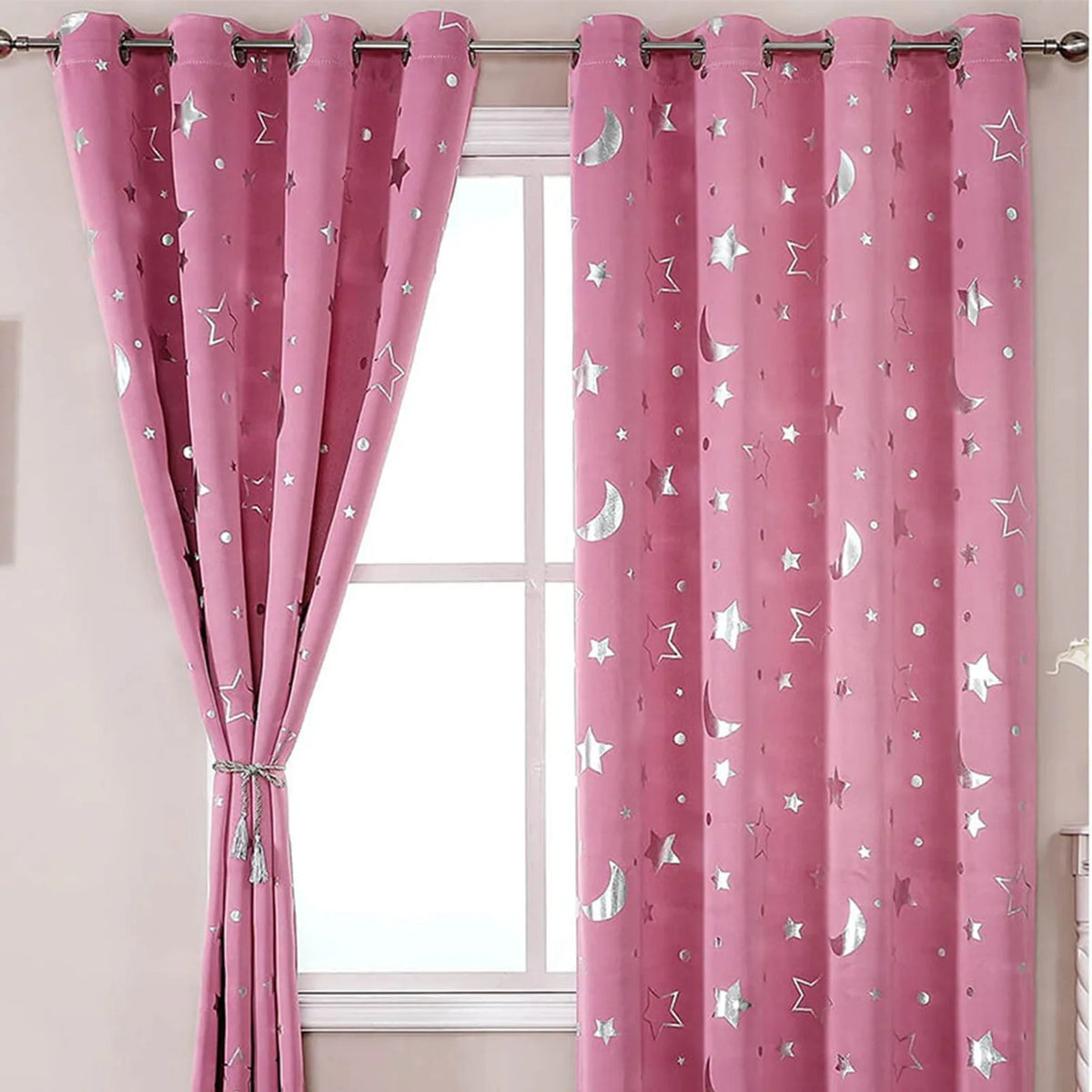 rideaux romains rose motifs lunes étoiles argentés chambre enfant isolation thermique fixations tringle