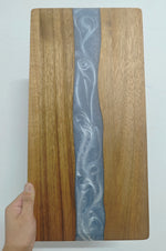 planches découper bois naturel bleu résine artisanale modernes cuillère couteau fourchette citron cerises épices