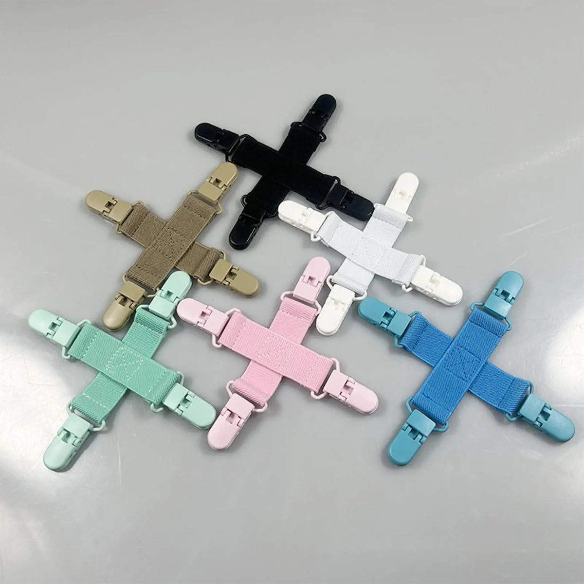 attache vêtements clips plastique utilitaires fonctionnels couleur beige vert bleu gris rose blanc noir