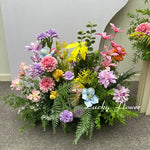 décoration intérieure moderne bouquet fleurs artificielles mixtes violet rose jaune orange verte blanches