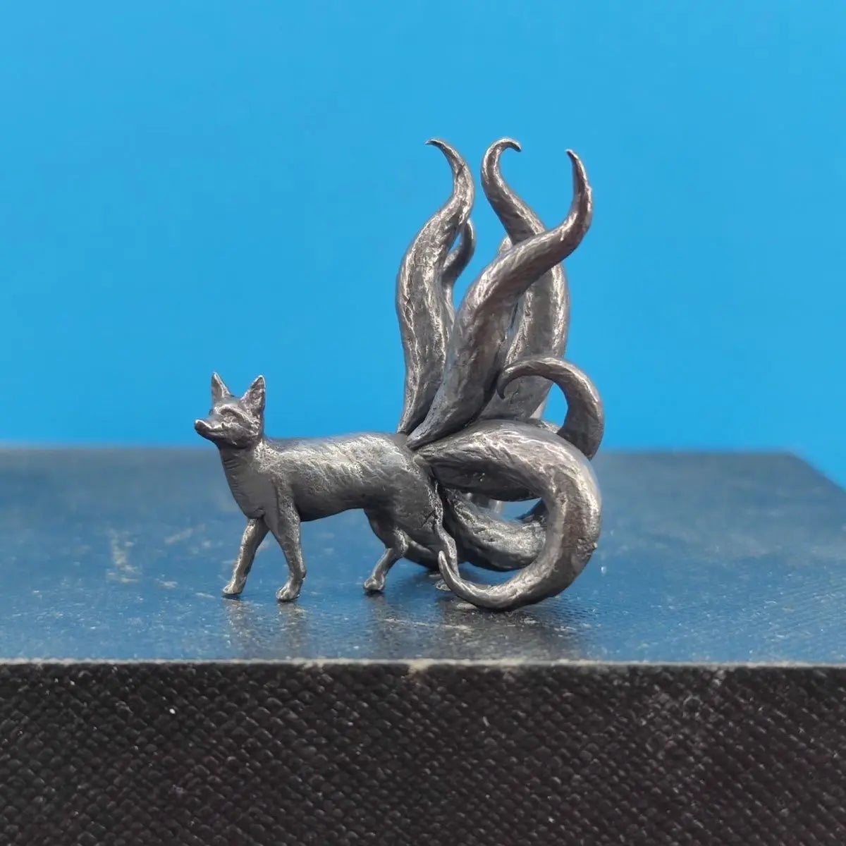 ornement decoratif renard neuf queues cuivre gris argenté miniature sculpture mythologique fantastique erotique erotique