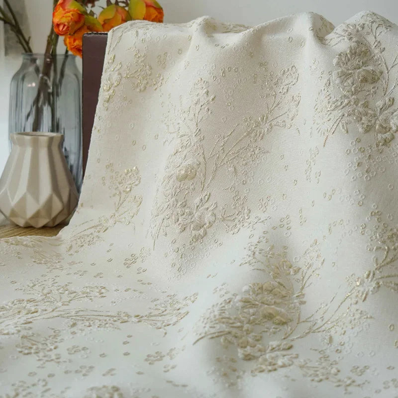 tissu décoration floral relief polyester 140cm largeur crème doré vintage robuste naturel artisanal