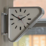 horloge murale vintage rétro argentée rouge noire fleurs métal perforé