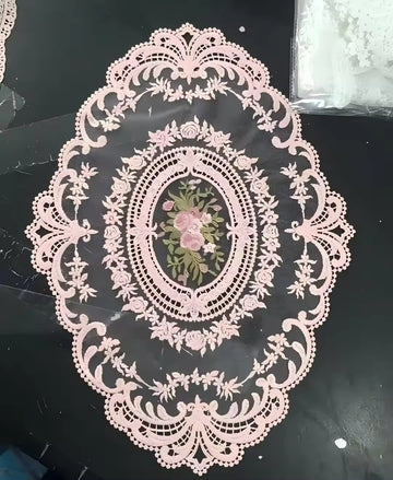 dentelle rose vintage tapis ovale floral brodé transparent romantique table erotique