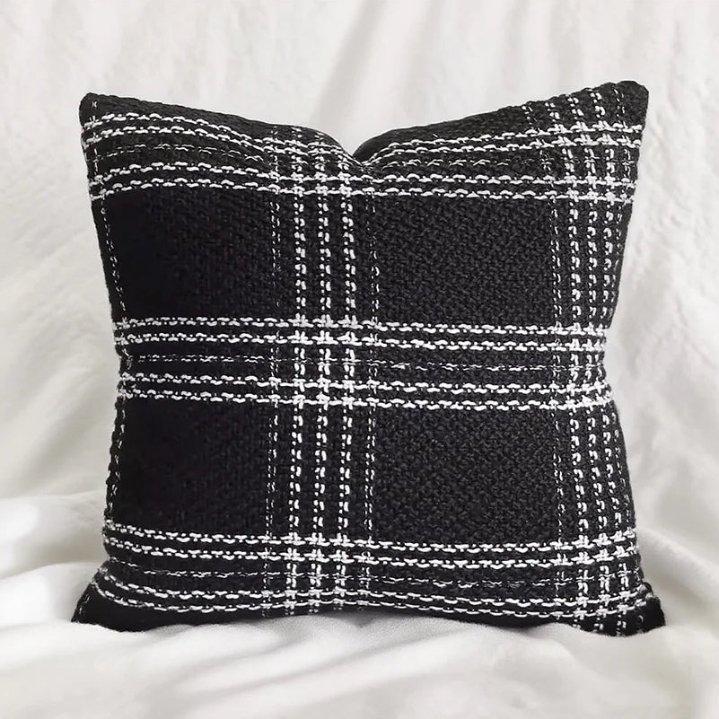 housse coussin décorative polyester coton blanc noir motif carreaux contemporain respectueux environnement maison hospitalière