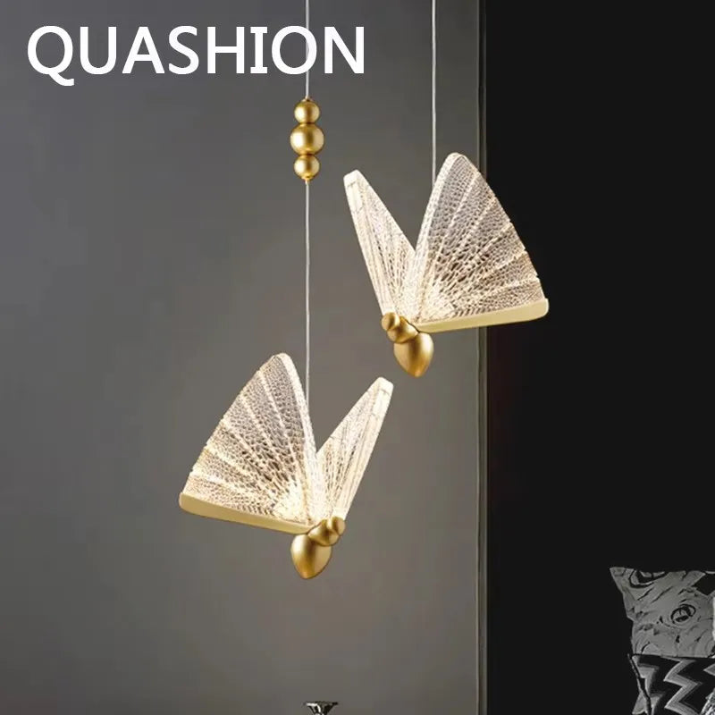 lampe suspendue moderne or blanc papillon filigrane chambre salon
