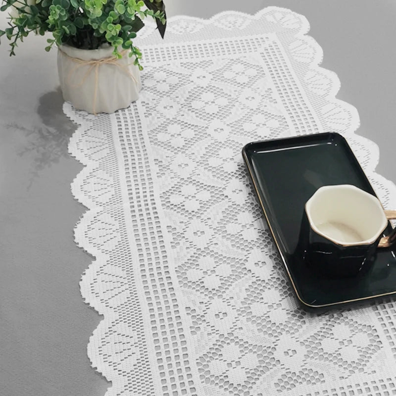 nappe dentelée blanche motif floral table rectangulaire vintage transparente champêtre été noël mariage mère