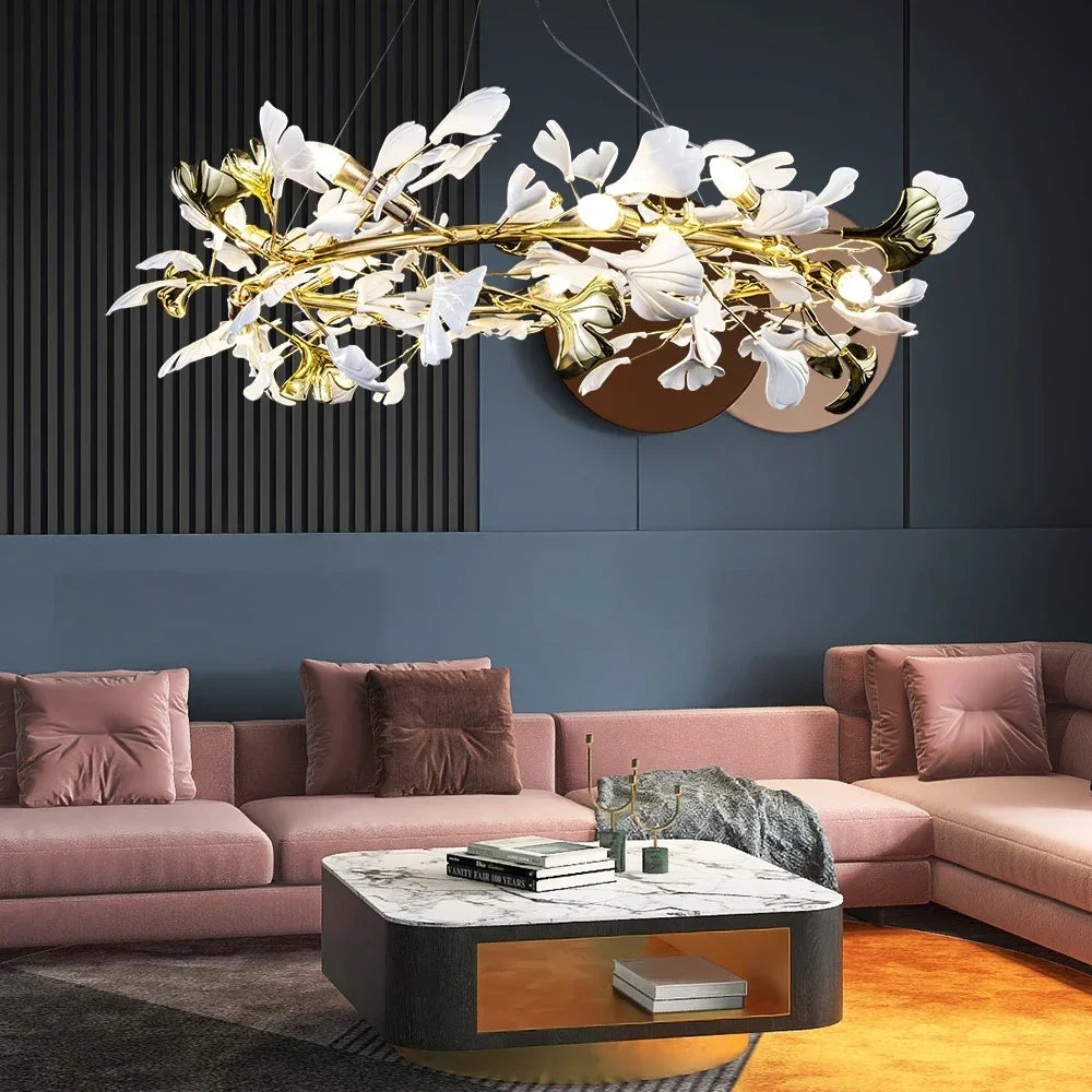 suspension lumineuse contemporaine feuilles or chaînes blanches fixations ornementales moderne