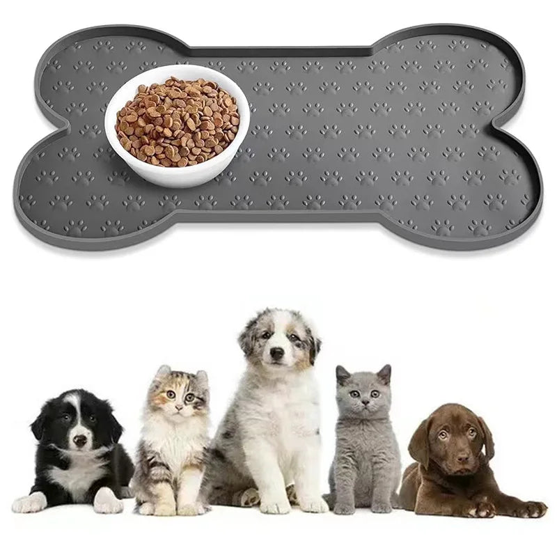 tapis animal imperméable beige clair imprimé pattes chien moderne bol